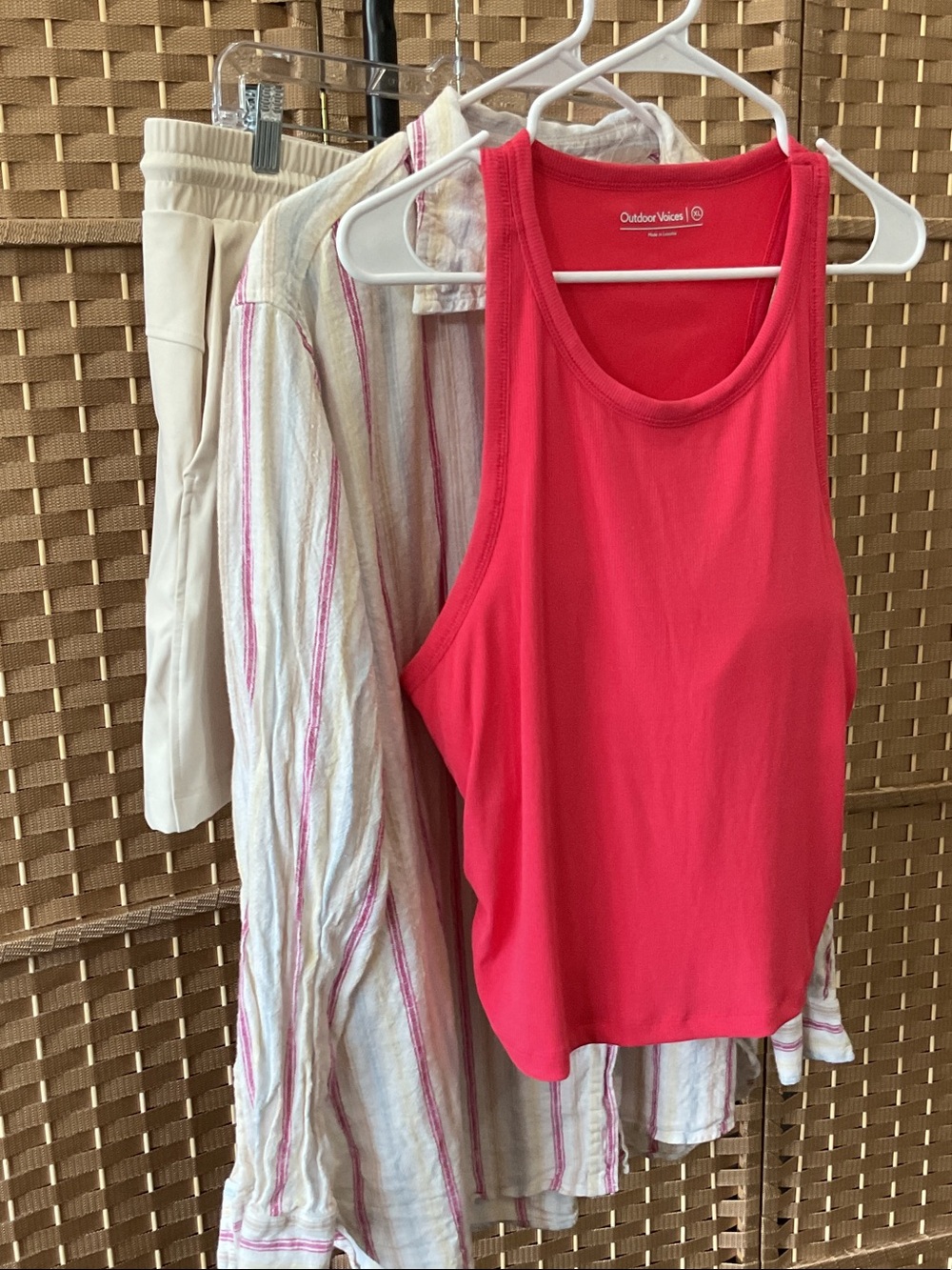 GAP Outdoor Voices Members Mark Outfit-Cream Skort, Pink Tank, Multi Linen Top